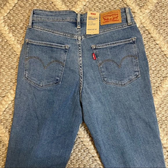 NWT! LEVI STRAUSS 721 High Rise Ripped Raw Hem Skinny Jeans - Size 27 - Picture 11 of 16